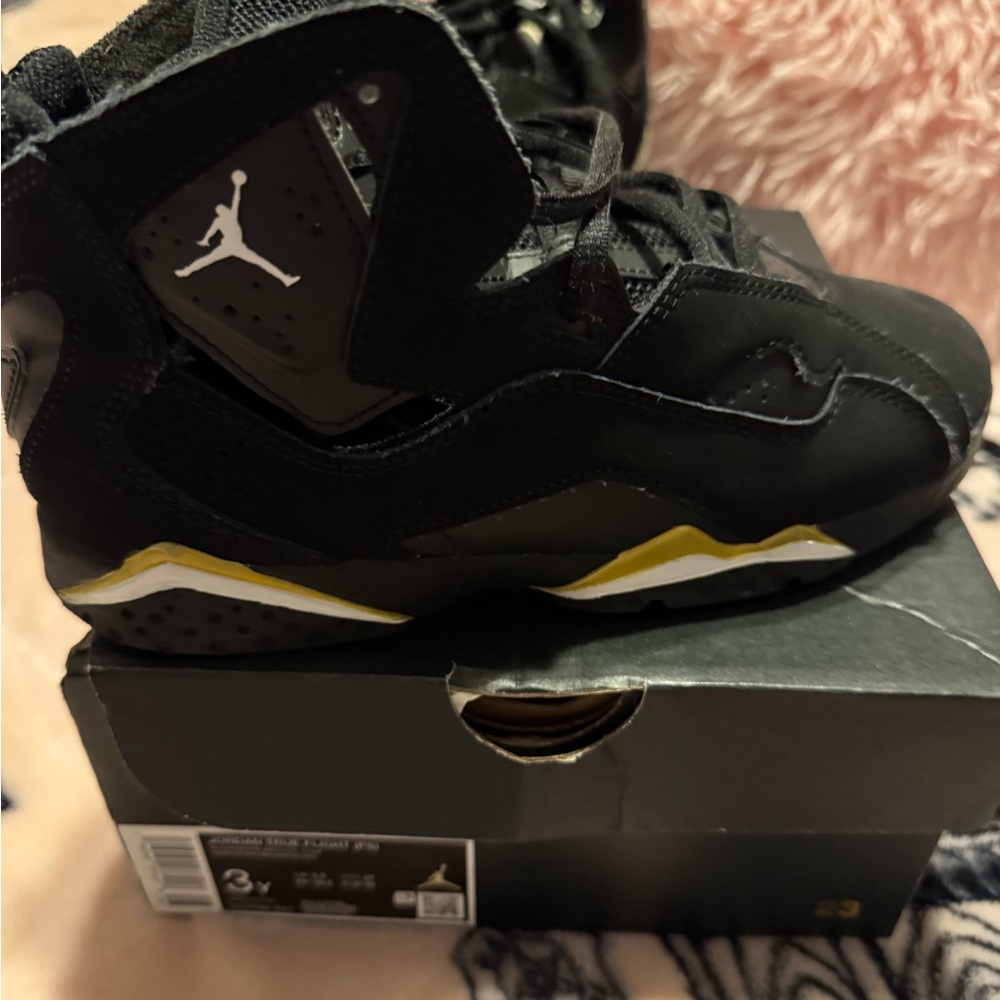 Big Boys Nike JORDANS FLIGHT - Picture 2 of 6